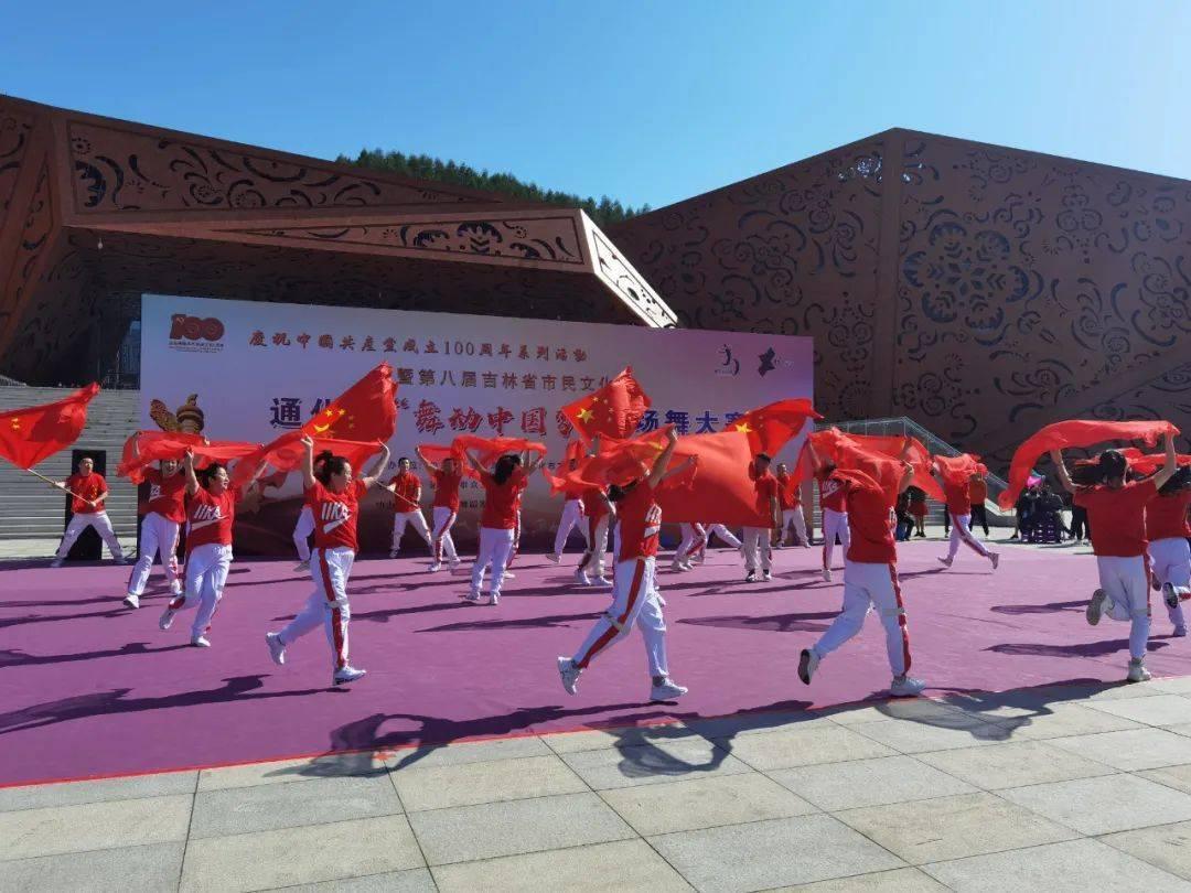 国家点名表扬的8位明星，他们不仅耀眼舞台，更是社会的闪耀之星